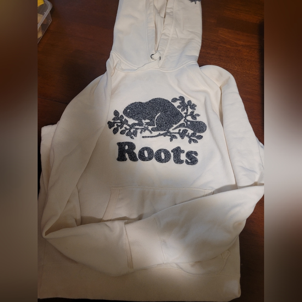 Brand New Roots Sweater! *Large